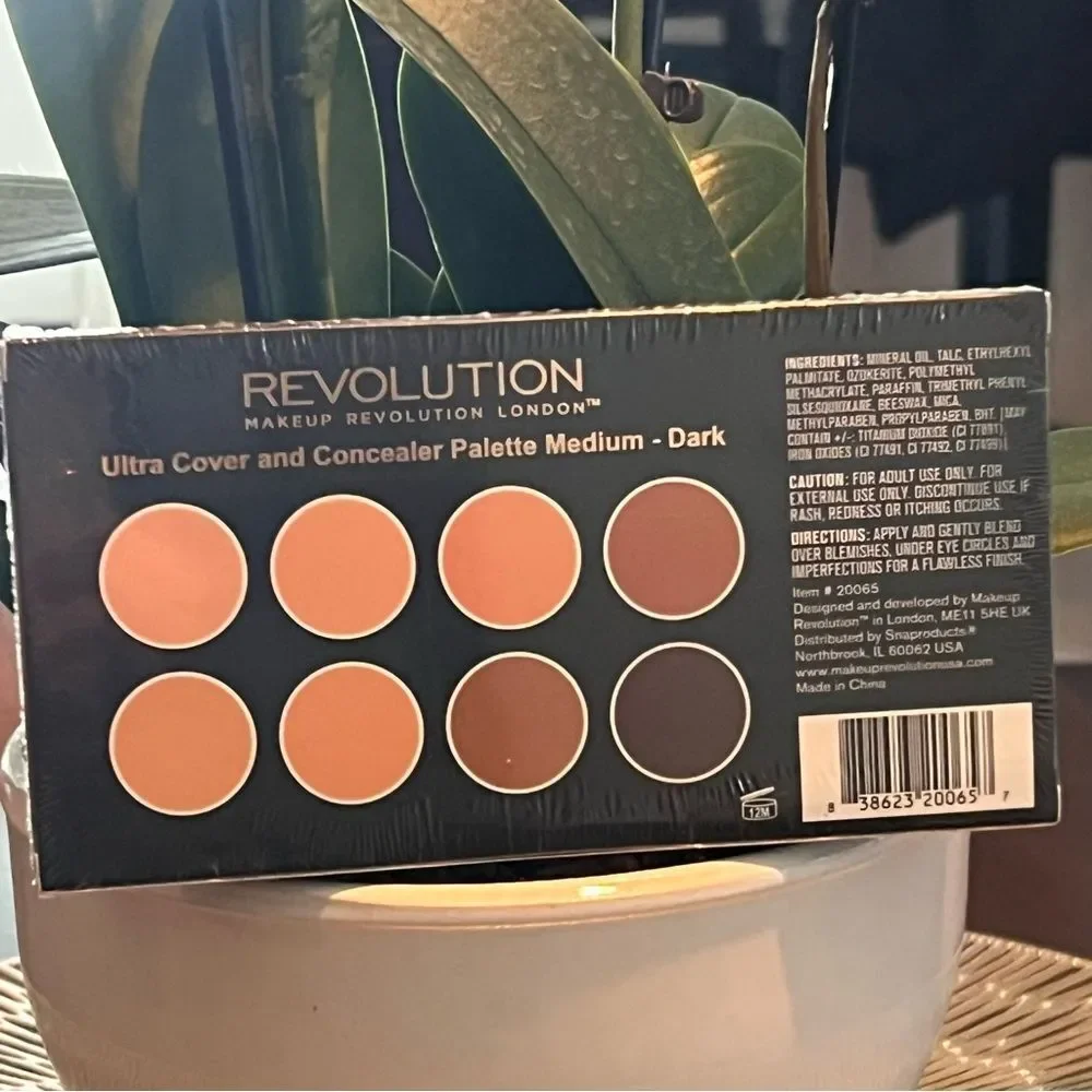 Makeup Revolution Ultra Cover and Concealer Palette Medium - Dark